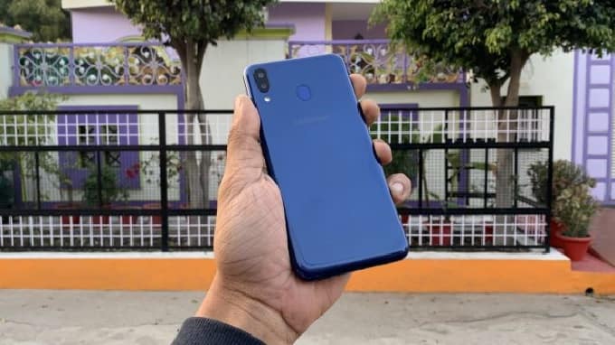 Galaxy M20 có viên pin cực lớn