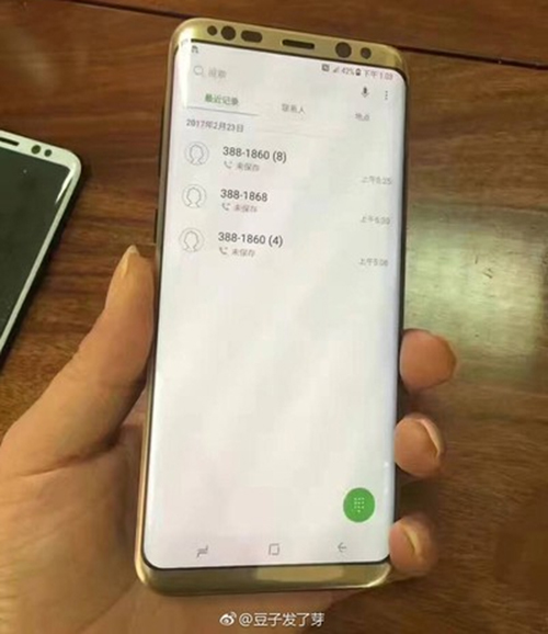 Galaxy-S8-lo-phien-ban-mau-vang-va-trang-dung-canh-nhau_1