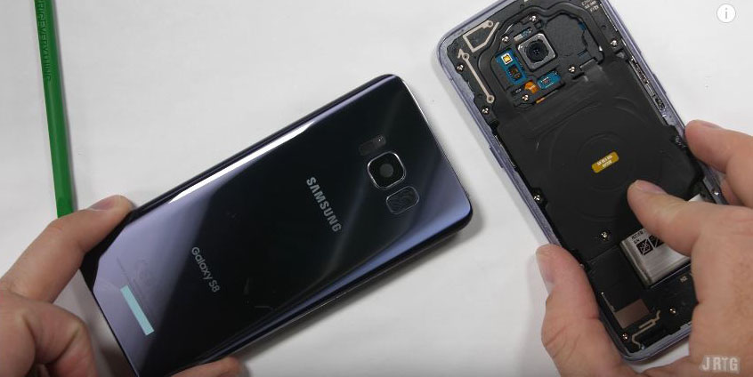 Galaxy-s8-trong-suot-bi-lot-tran-trui_2