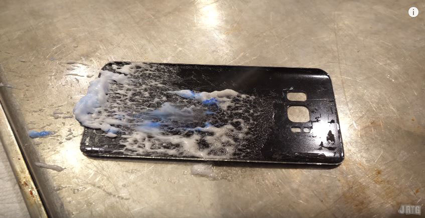 Galaxy-s8-trong-suot-bi-lot-tran-trui_4