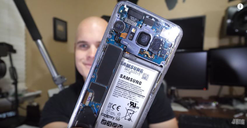 Galaxy-s8-trong-suot-bi-lot-tran-trui_7