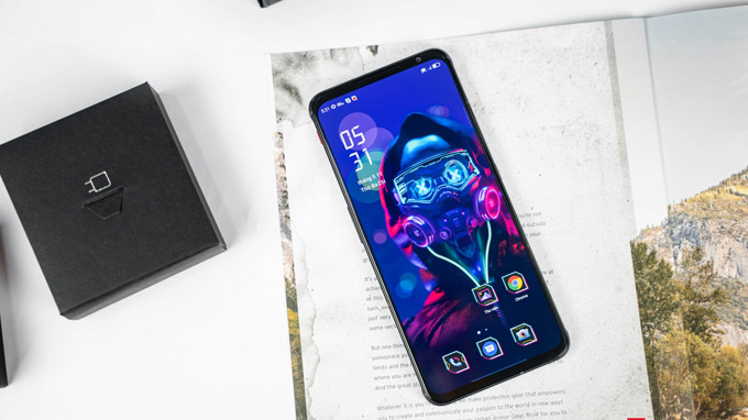 Red Magic 6 Pro có màn hình 165Hz